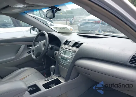 2009 Toyota Camry Hybrid z USA, uszkodzony, nr VIN 4T1BB46K69U063852